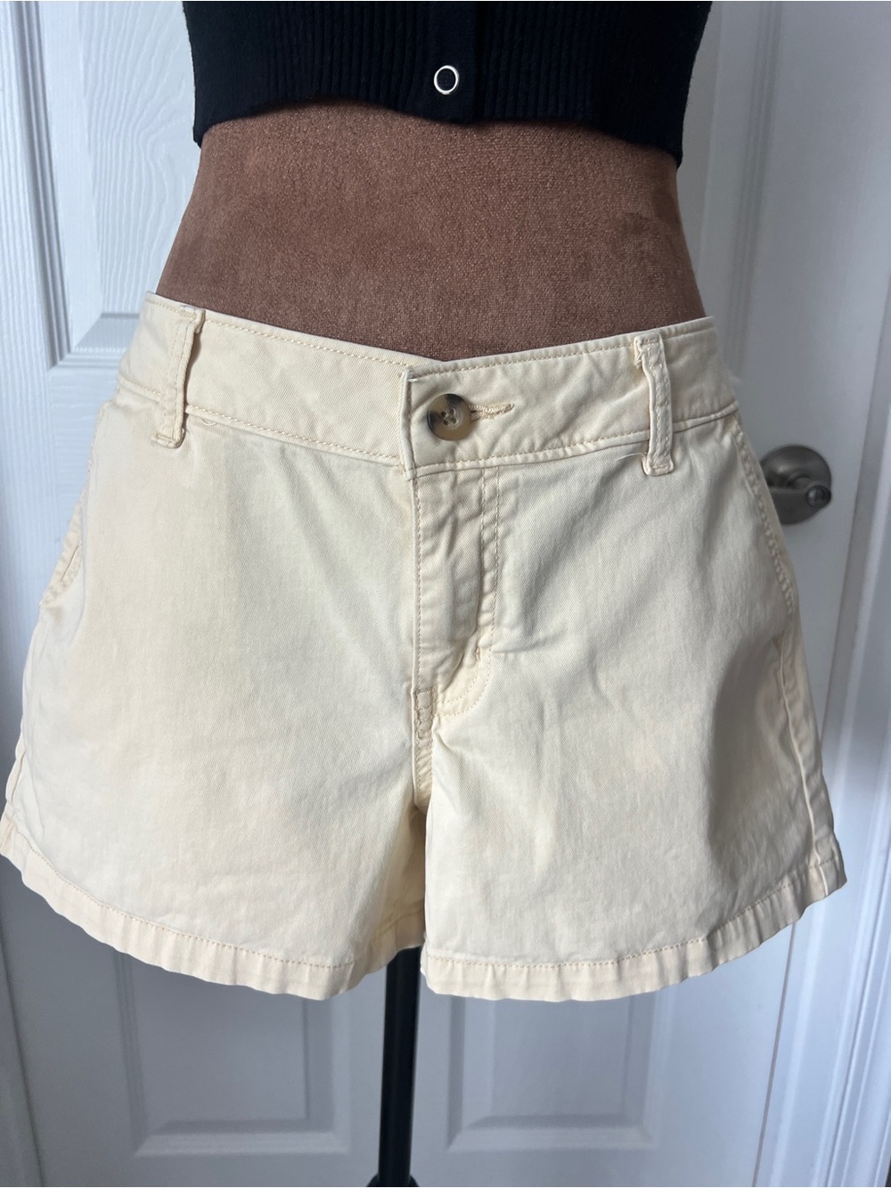 Women's butter yellow mid-rise Casual Shorts
